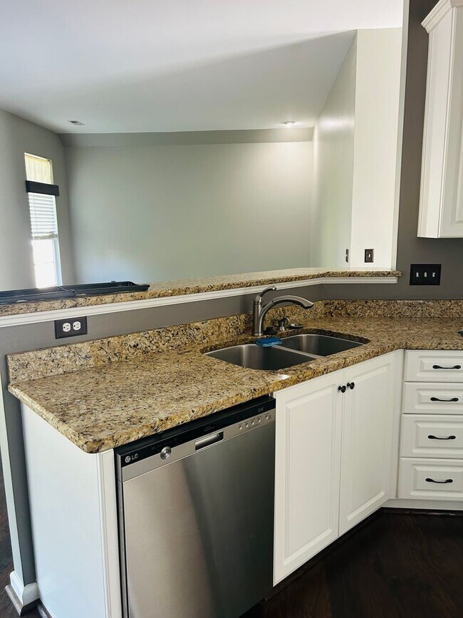 Building Photo - Charming 3-Bedroom Ranch in Greer’s Covete...