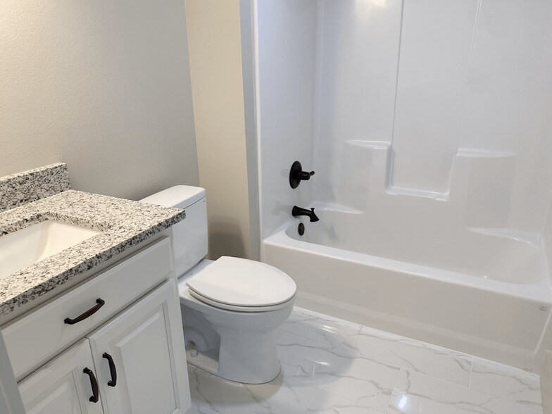 Building Photo - 906 S Main St