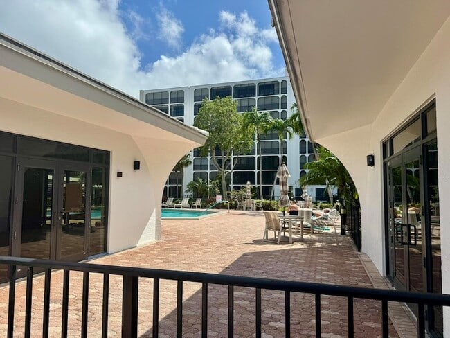 Building Photo - 1629 Riverview Rd