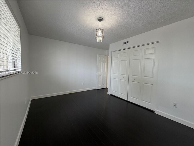 Building Photo - 468 NE 206th Ln