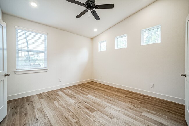 Building Photo - 2523 Appian Wy