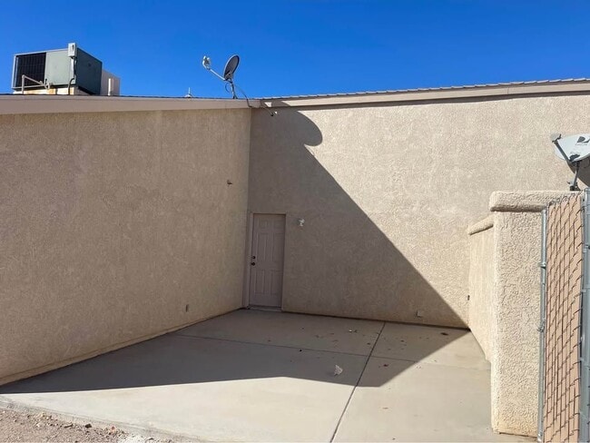 Building Photo - 3320 Tomahawk Dr