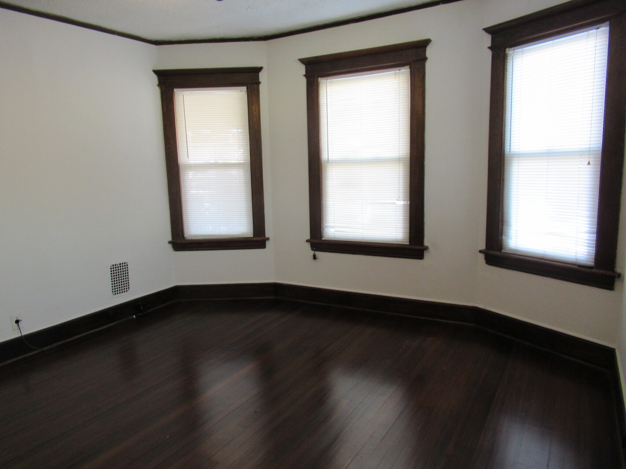 Building Photo - 55 Eaton St