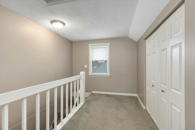 Building Photo - 416 N Kenwood Ave
