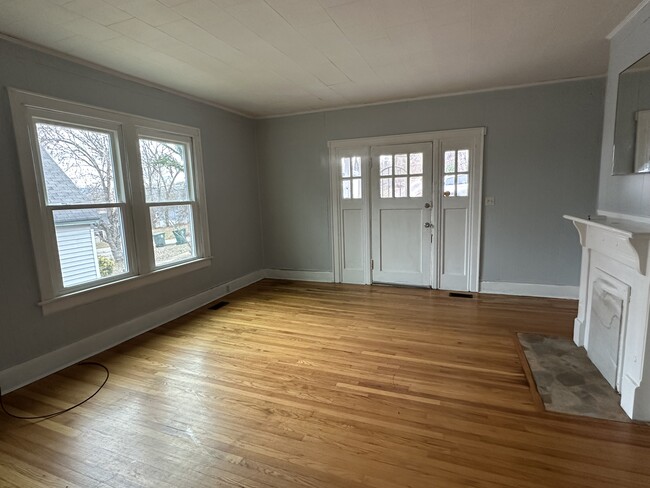 living room / front entrance - 2212 Allin St