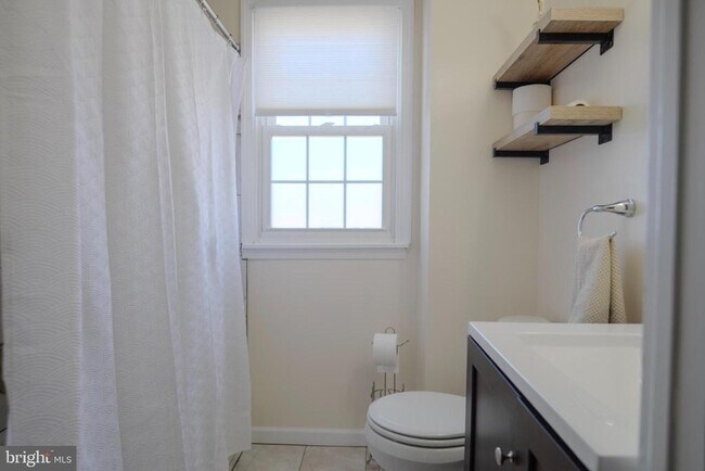 Building Photo - 224 Waverly Rd