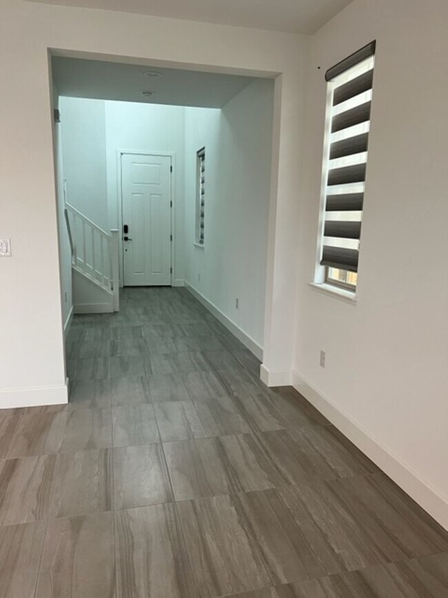 Building Photo - Newer 3 Bedroom 2.5 Bath in Mountain House