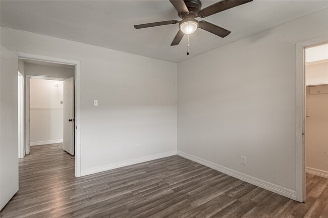 Building Photo - 1819 Ave Q