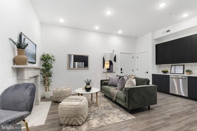 Building Photo - 1602 Locust St