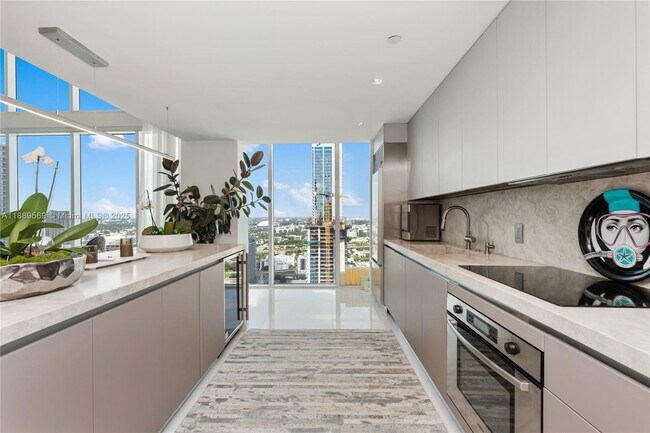 Building Photo - 1040 Biscayne Blvd