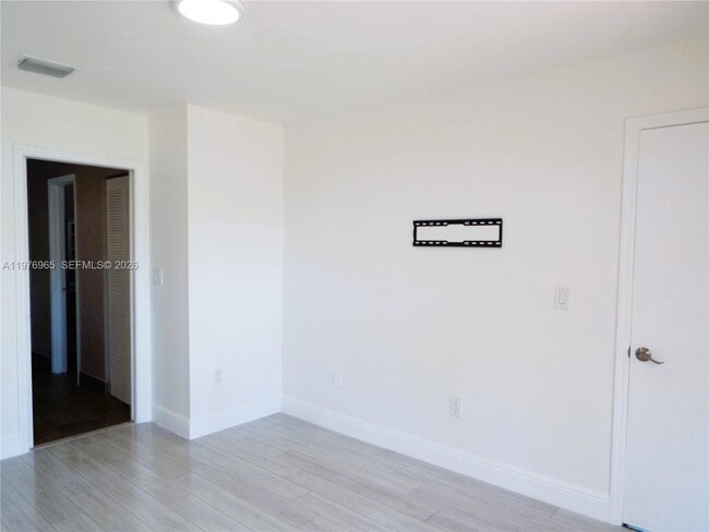 Building Photo - 422 SW 88th Pl