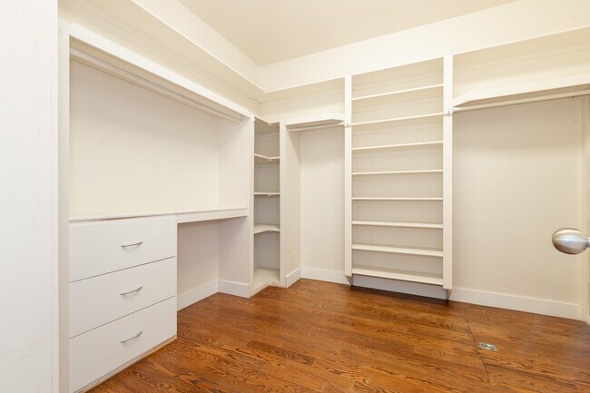 Building Photo - 2630 New Orchard Ct