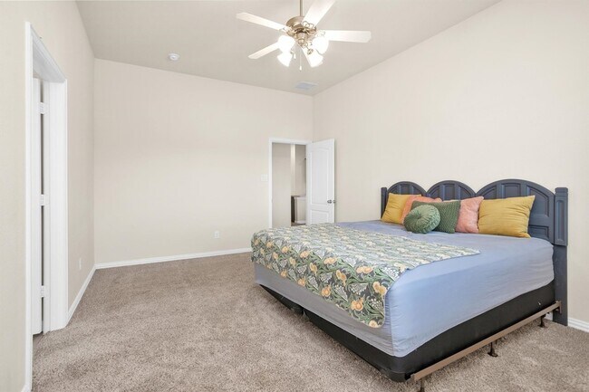 Building Photo - 223 Shoreview Dr