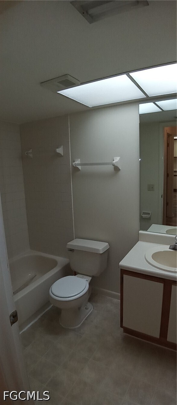 Building Photo - 2135 Crystal Dr