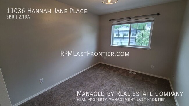 Building Photo - Modern and Stylish Eagle River Townhome