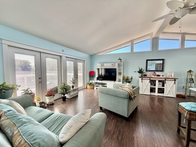 Building Photo - 603 Pelican Dr