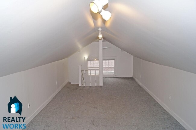 Building Photo - Super Cool bungalow in the Country Club ne...