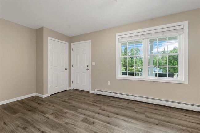 Building Photo - 4 Mill Pond Rd