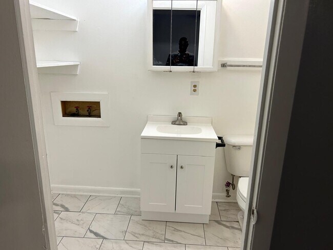 Building Photo - 614 Miller Ave