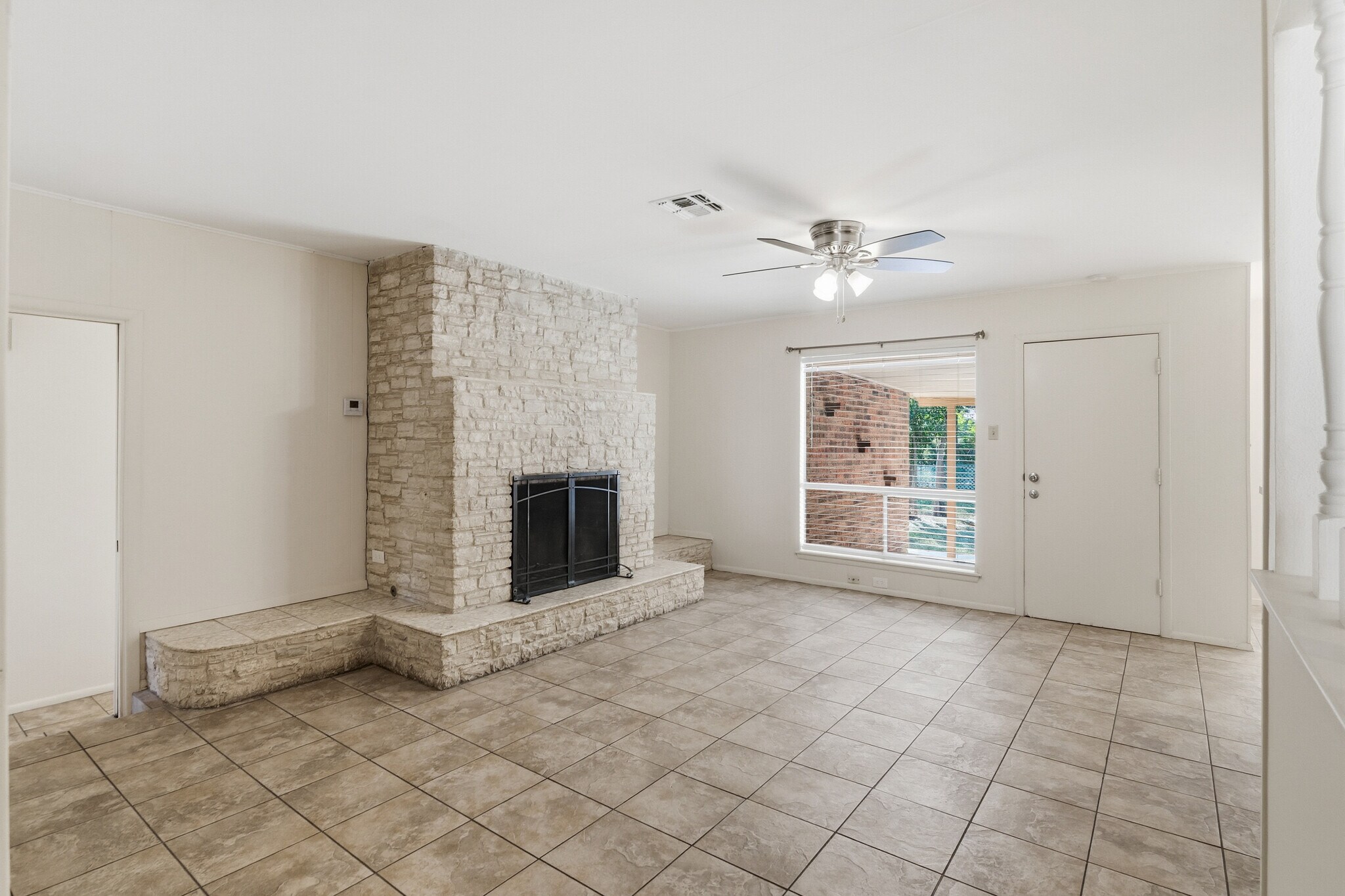 Building Photo - 5922 Moon Dance St