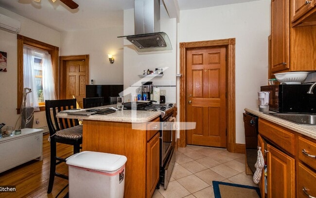 Building Photo - 83 Myrtle St