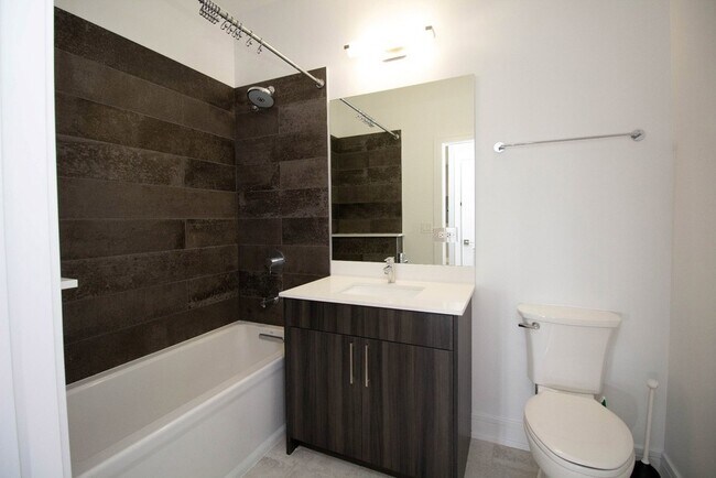 Building Photo - 1554 N Talman Ave
