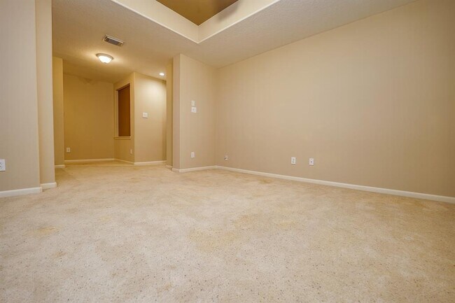 Building Photo - 30 Crocus Petal St