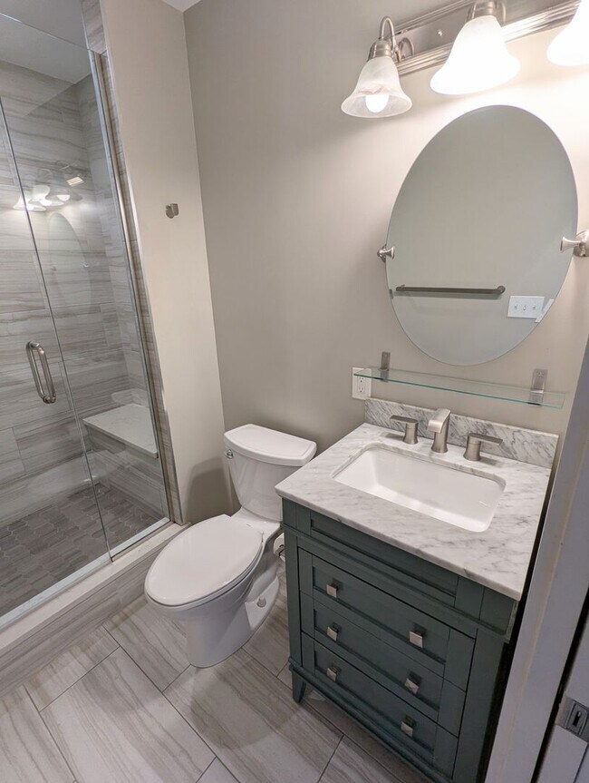 Building Photo - 3 Bedroom 2 Bathroom Single Family Home (L...