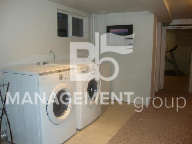 Building Photo - Charming Sellwood Home Offers Lots of Character & Charm!