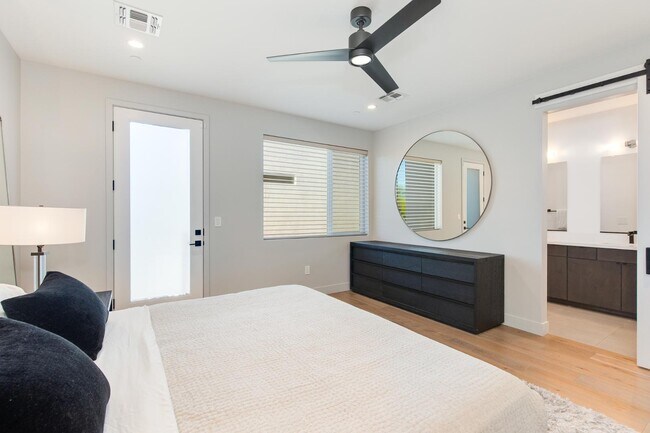 Building Photo - 5151 N 13th Pl