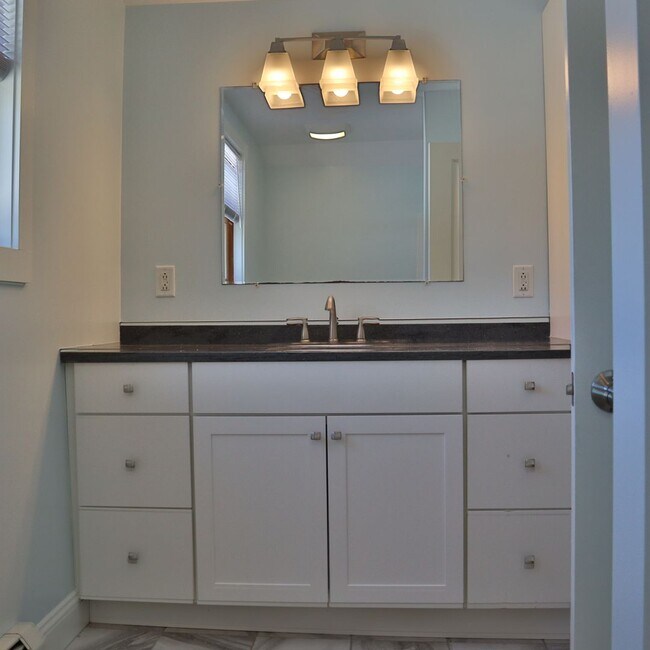 Building Photo - 192 Slater Ave