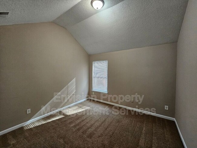 Building Photo - 2318 Hackamore Dr