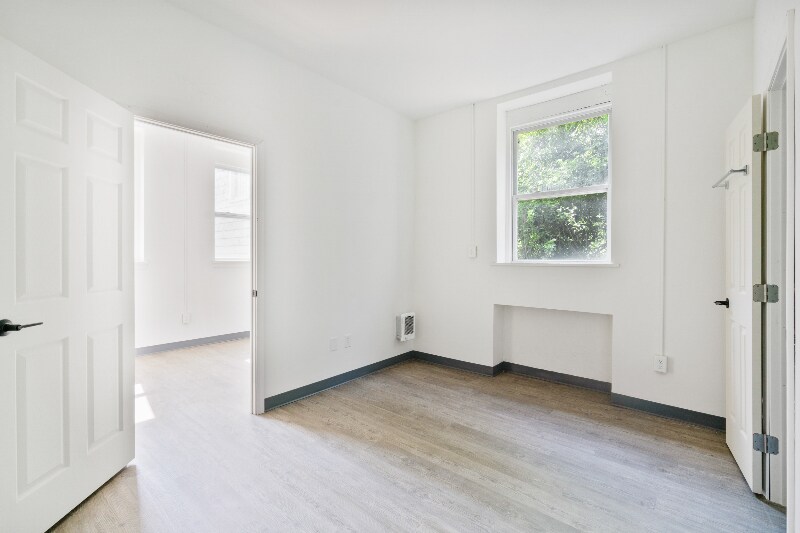 Building Photo - 1115 6th Ave