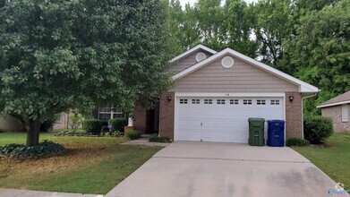 Building Photo - 114 NW Imogene Way