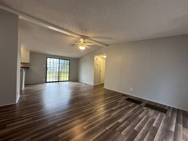 Building Photo - 114 Deer Rd