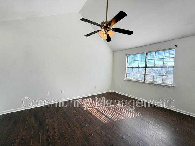 Building Photo - 533 Hadley Dr