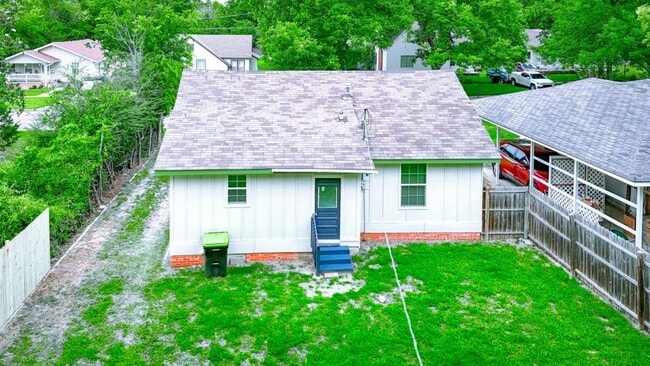 Building Photo - 613 W 23rd St