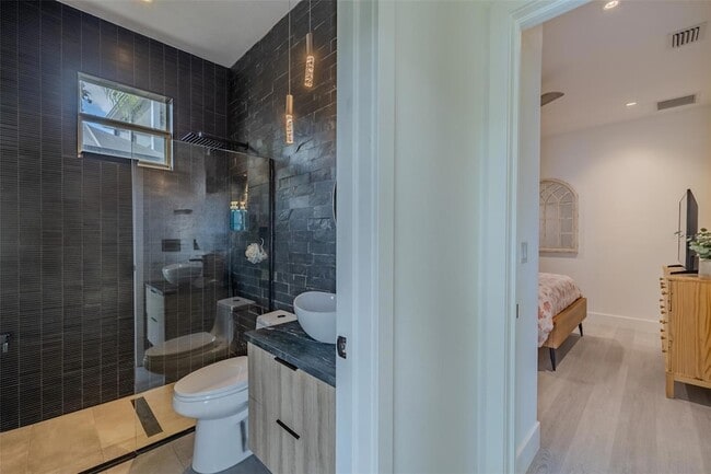 Building Photo - 8117 Hampton Glen Dr