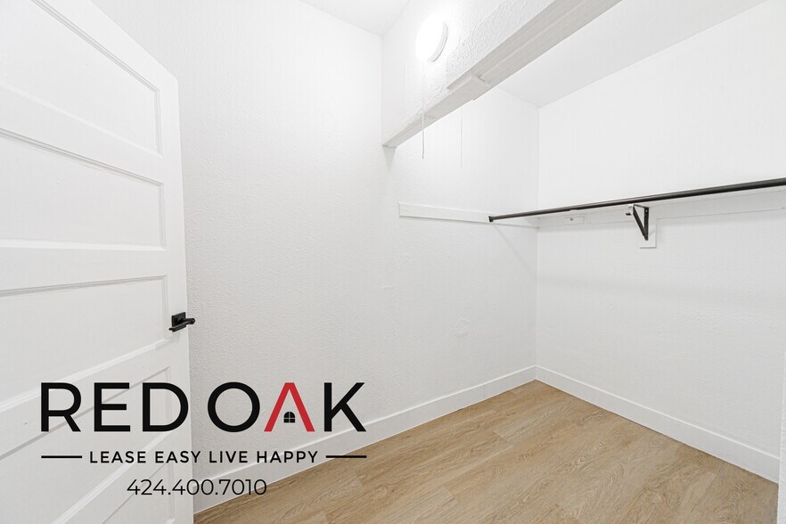 Building Photo - 816 S Park View St