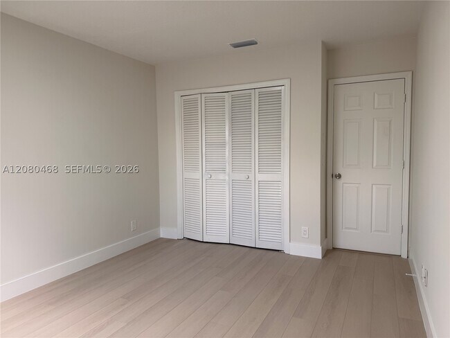 Building Photo - 10379 186th Ct S