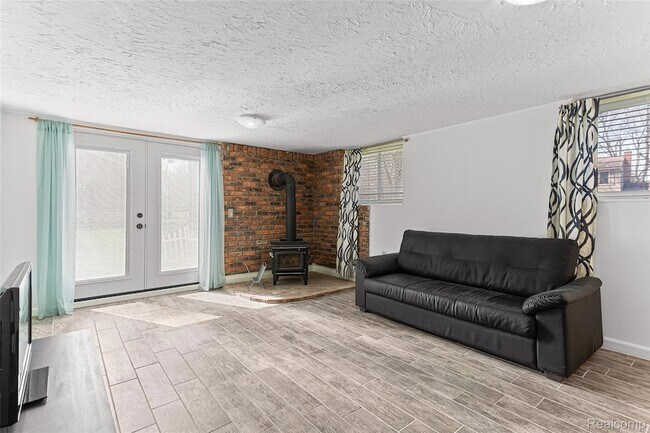 Building Photo - 25690 Glamorgan Dr