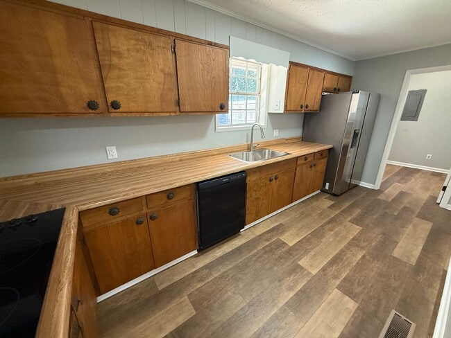Building Photo - CHARMING UPDATED HOME FOR RENT IN GUNTERSV...