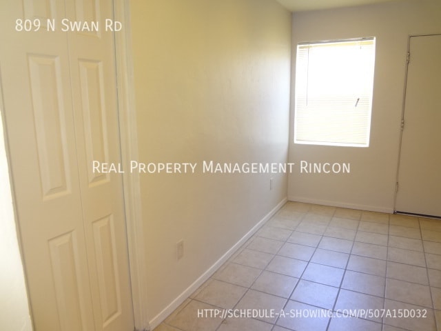 Building Photo - 809 N Swan Rd