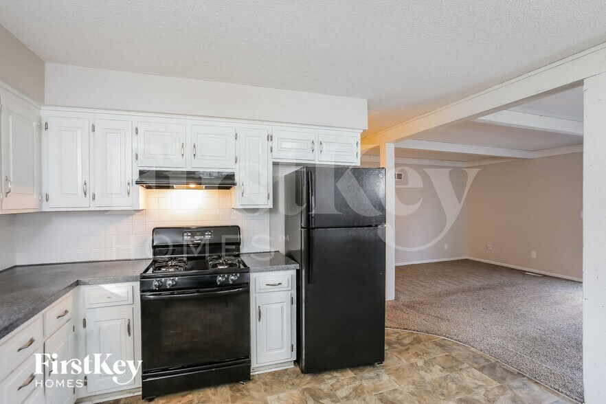 Building Photo - 11008 E 83rd St