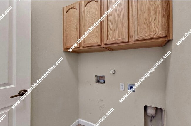 Building Photo - 5 bedroom home in Los Milagros