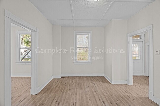 Building Photo - 6811 Etzel Ave