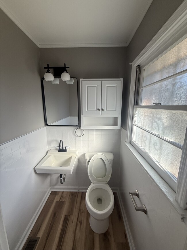 Building Photo - 405 Lamar St