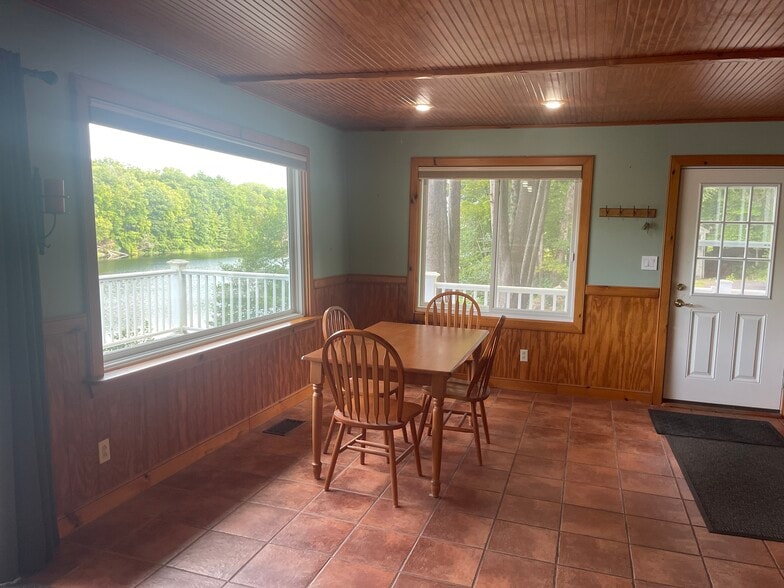 Building Photo - 2225 Connecticut River Rd