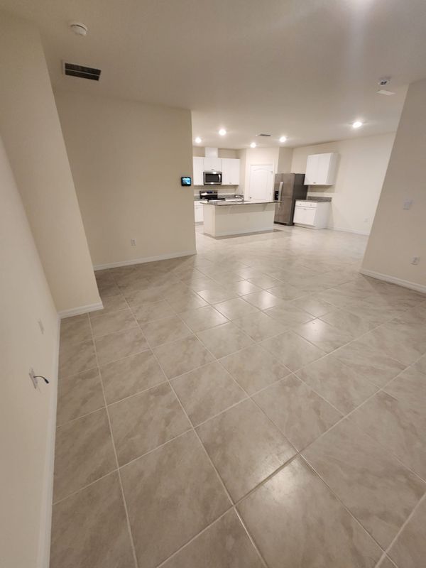 Building Photo - 1051 Griffon Ave