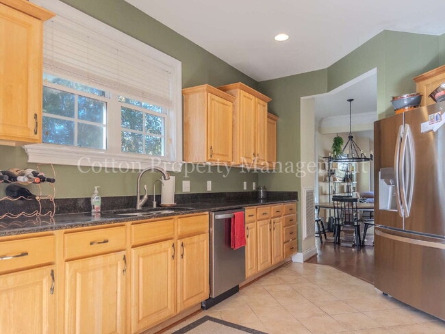 Building Photo - 102 Blossom Cir